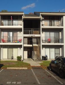 235 Colonial Ct #235