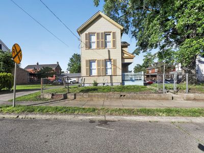 200 Maple St