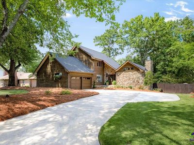 2021 Laurel Dr