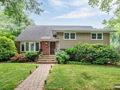 550 W Englewood Ave