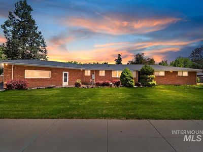 1810 N Maple Grove Rd