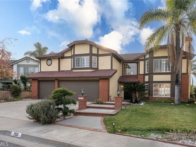 753 View Ln