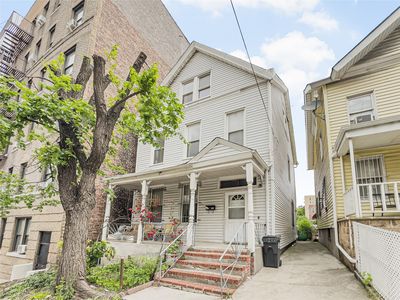 3007 Albany Crescent