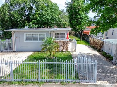3121-3123 SW 25th Ter