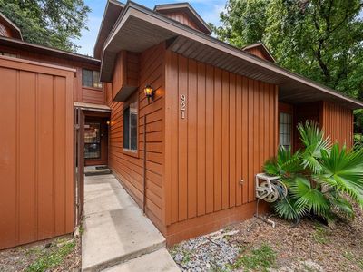 921 SW 57th Dr
