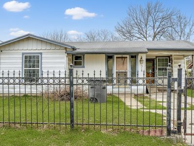 318 VICKERS AVE
