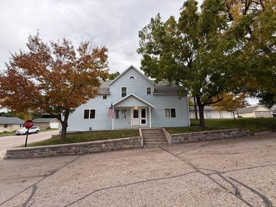 103 1st St N