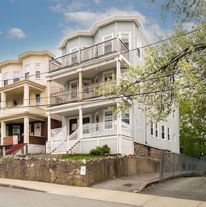 17-19 Dyer Ave