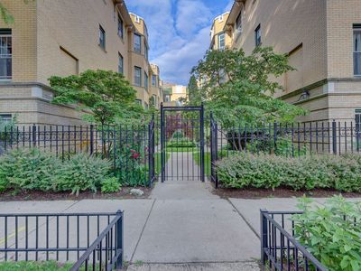 5515 N Winthrop Ave #3E