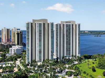 3000 OASIS GRAND BOULEVARD #1007