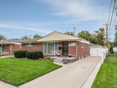 Property at 220 N Chocolay Ave, Clawson, MI