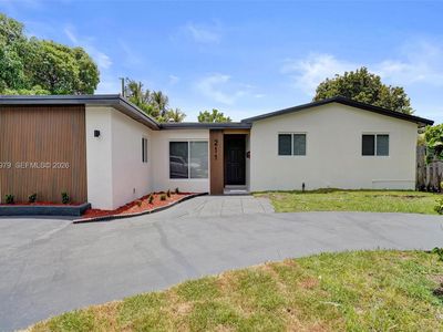 211 SW 64th Ave