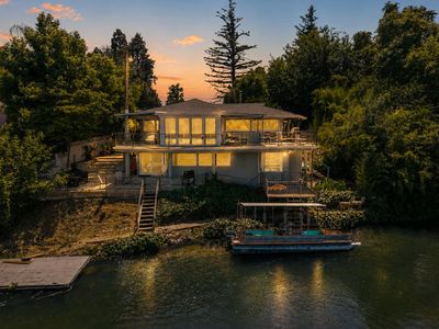 3317 Riverside Dr