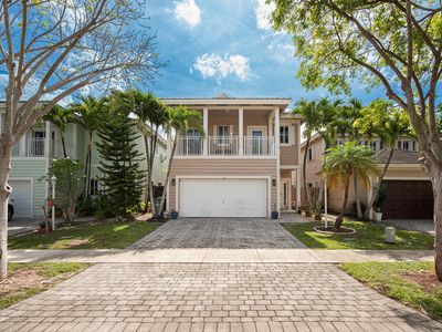 381 NE 35th Terrace