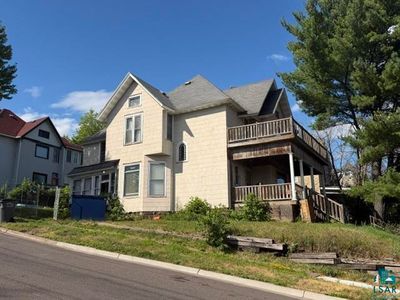 101 E 4th St