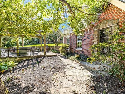 8 Rockland Ct