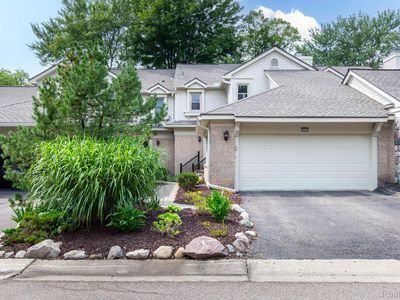 Property at 7671 Danbury Cir, West Bloomfield, MI