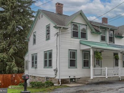 369 Boyd St