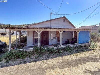 Property at 2126 NE Commercial Ave, Roseburg, OR