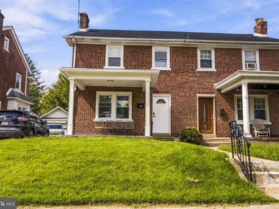 122 W Mowry St