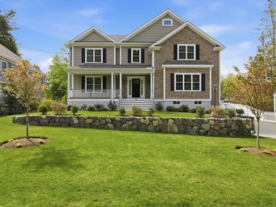 20 Larchmont Ln
