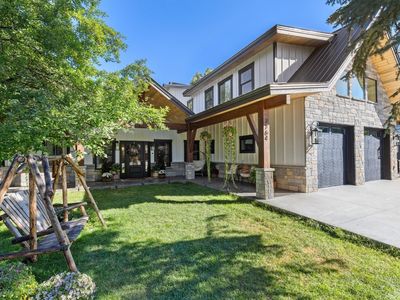 2764 Iris Ln