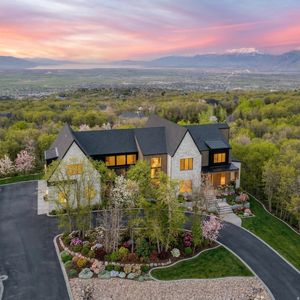 1115 S Eagle Nest Dr