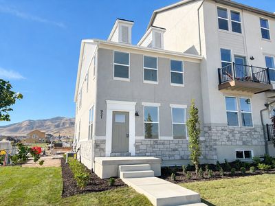 921 W Halvorsen Pkwy #221
