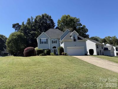 715 W Cheval Dr