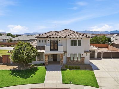 3850 S Mitchell Dr