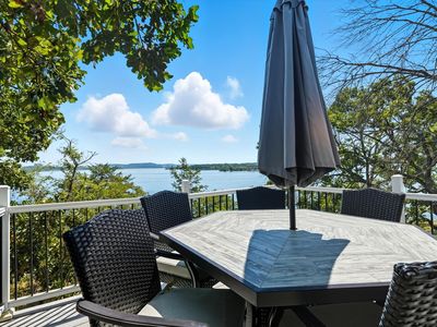 956 Table Rock Circle