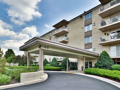 100 W Butterfield Rd APT 305N