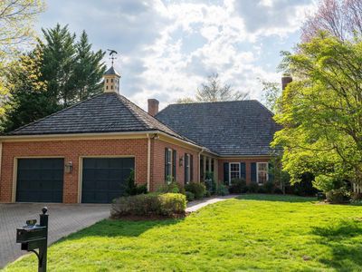 28 Ednam Village St