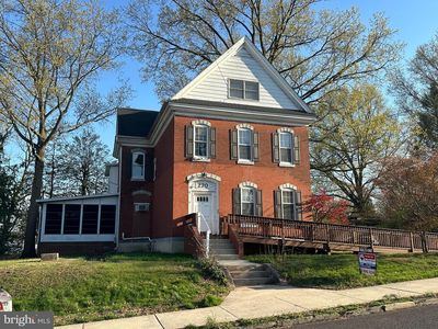 270 Broad St