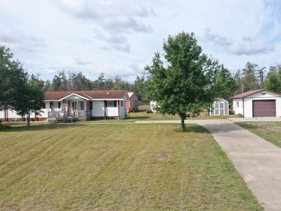 586 S Headquarters Rd