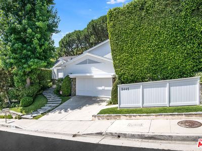 2445 Banyan Dr