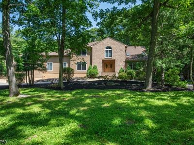 52 Tower Hill Ln