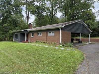 138 Circle Dr