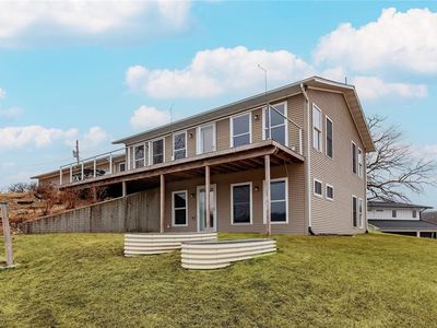 8104 Lakeshore Dr
