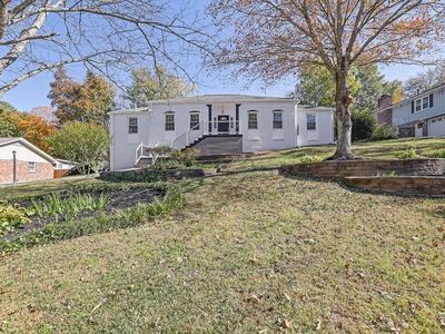 663 Foxcroft Cir SE