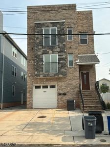 1017 Laura St