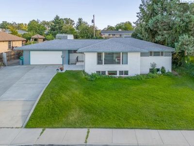 2923 W Canal Dr