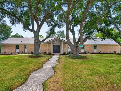 218 Bay Colony Cir