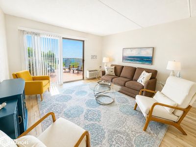 2700 N Shore Dr Penthouse 202