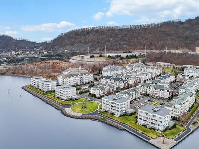 3 Harbor Pointe Drive