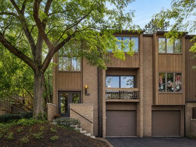 371 Hawthorn Ct