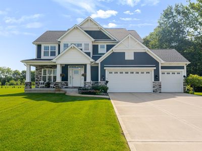 875 Farmview Dr