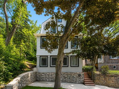 95 Pleasant Valley Ave