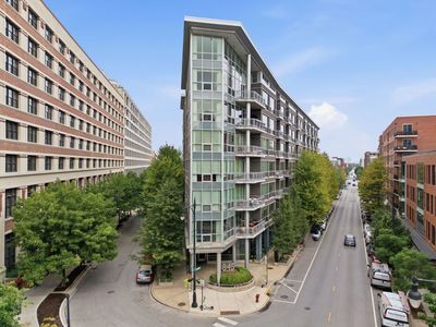 845 N Kingsbury St Unit 208