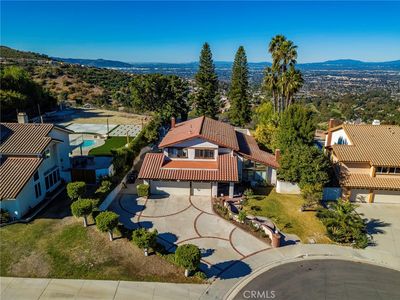 1061 S Easthills Dr